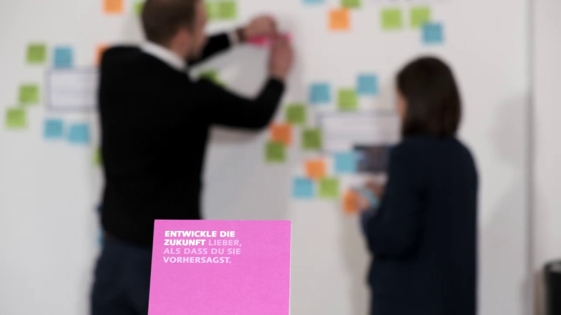 Innovation consultants are working with post its creatively